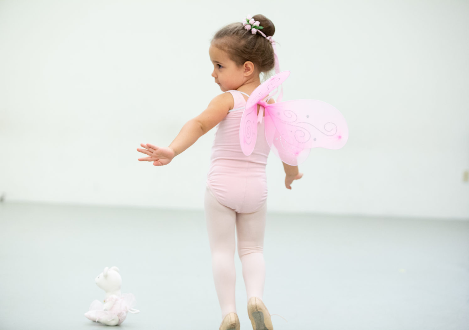 image of girl in ballet